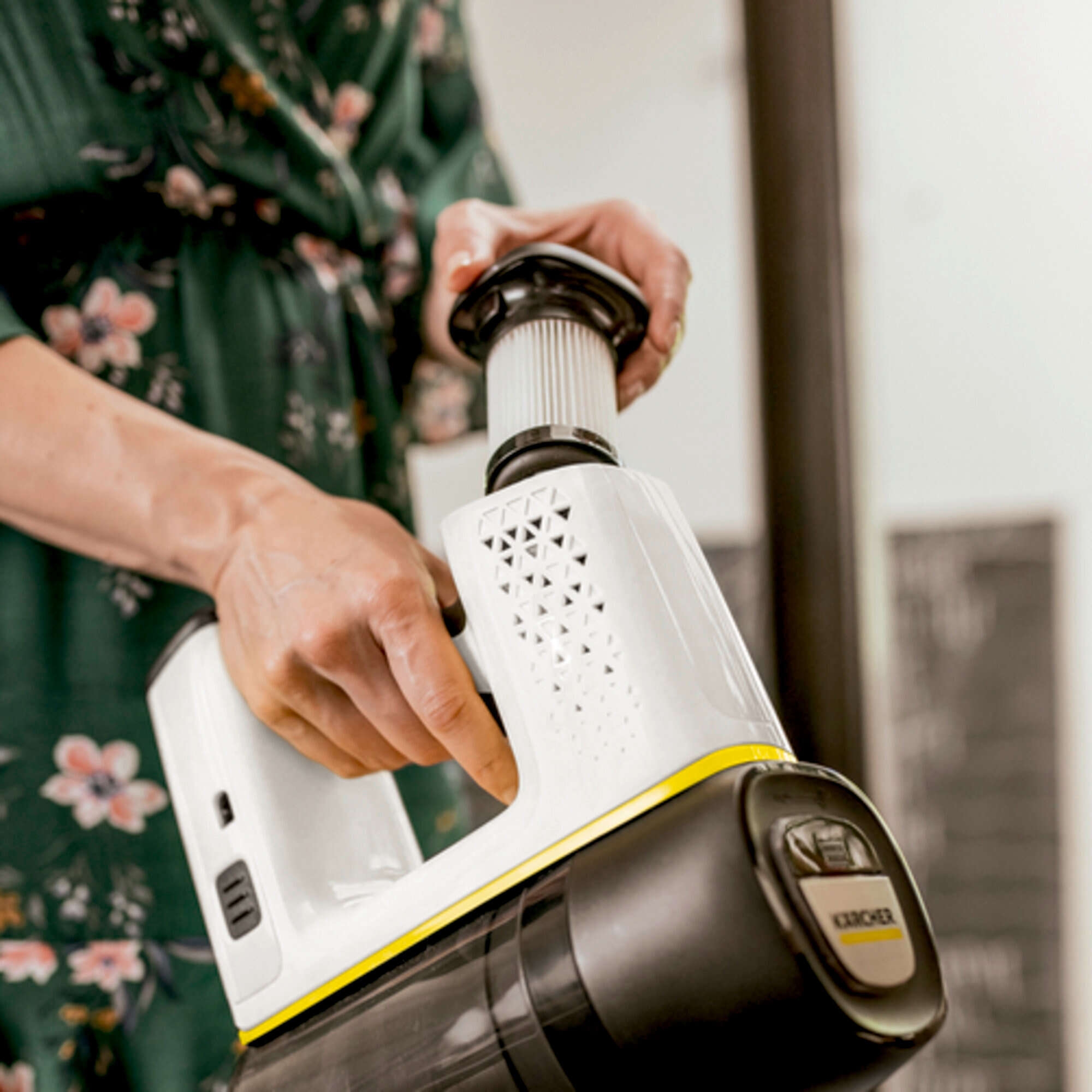 Battery-power vacuum cleaner VC 6 Cordless ourFamily: Practically designed filter system