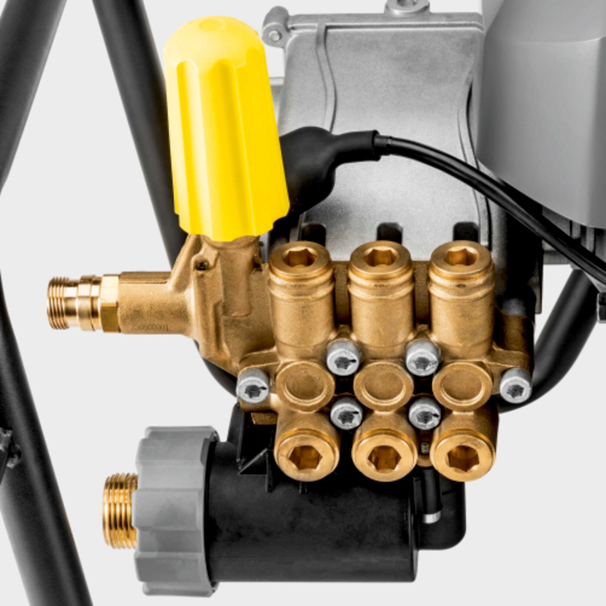 High-pressure cleaner HD 6/15-4 M Classic: Robust crankshaft pump with brass cylinder head