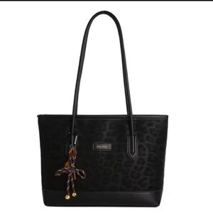 Luxurious and quality ladies handbag 