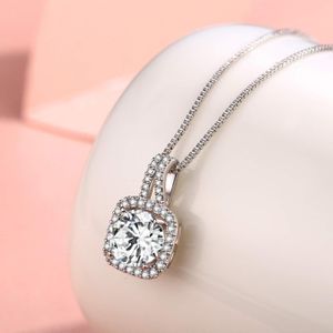 General Crystal Pendant Clavicle Necklace