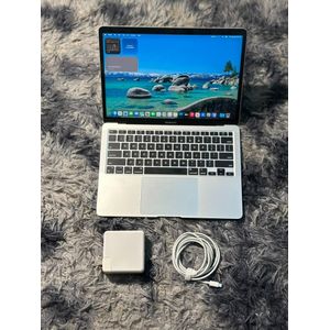 MacBook Air 13.3" Retina Display Laptop 2020- Silver (16GB RAM, 512GB SSD)