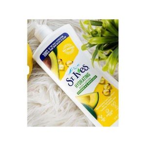 St Ives Hydrating Vitamin E & Avocado Body Lotion - 621ml