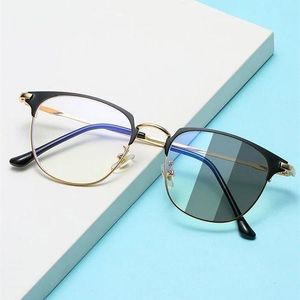 Unisex Photochromic Sunglasses - Black & Gold