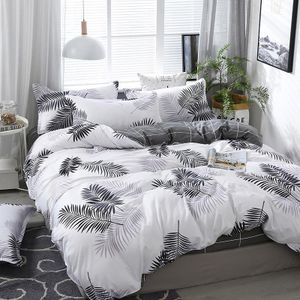 Elegant Leaf bed sheet + quilt cover + 2 pillowcases 4-piece set(suitable for 1.8m bed) - White/Black 