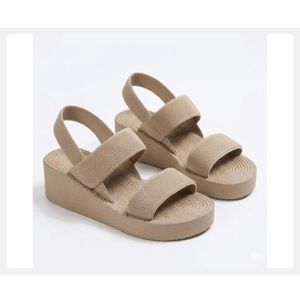 Jip Ladies beautiful strap wedge 