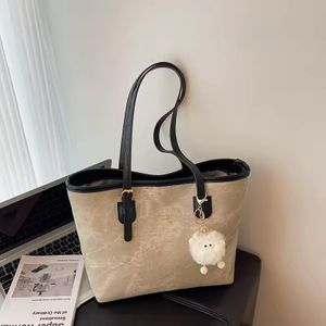 Luxurious and quality ladies handbag 