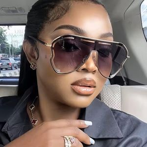 Asymmetrical Butterfly Glasses - Trendy UV Protection for Women