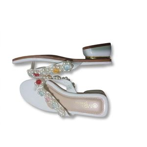 Max Ladies beautiful white low heel 