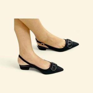 Low chunky block heel sandal-size 39-Black