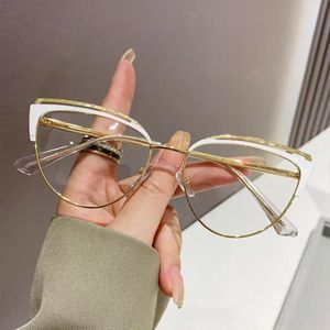 Luxury Ladies Cat-Eye Sunglasses for Women Photochromic And Anti-Blue Light Glasses For Ladies Ladies Eyewear - White