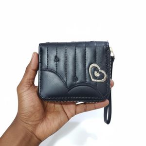 Stylish Women's Compact Wallet with Heart Embroidery - Black Faux Leather Zipped Purse