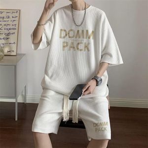 Men's Short Sleeved T-shirt And Shorts 2-in-1 Set - White