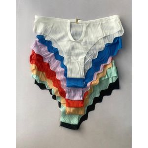 8 Pieces of Ladies Seamless Panties - Multicolor