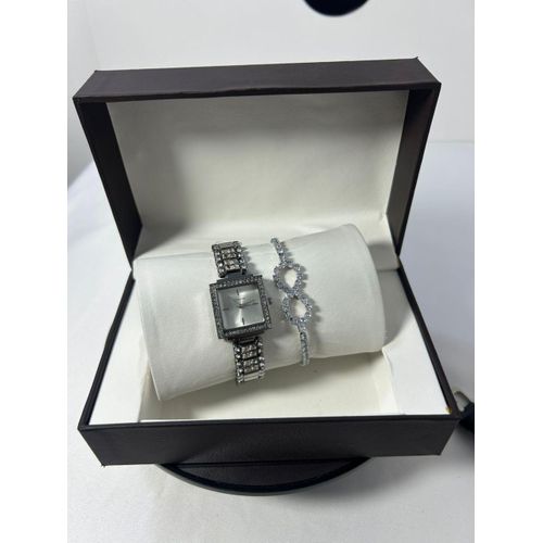 product_image_name-Generic-Elegance Women’s Luxury Watch & Infinity Bracelet Gift Set - Silver-1